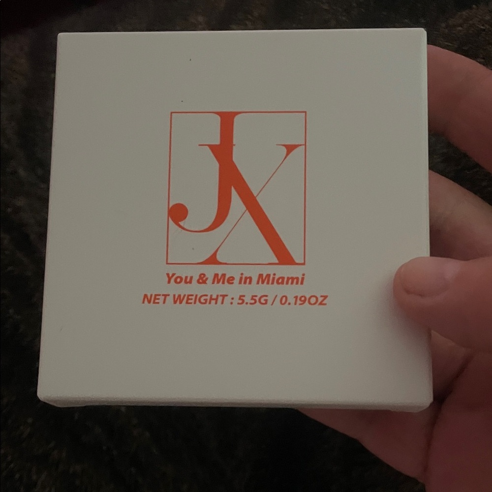 JX You & Me in Miami Eyeshadow Compact
